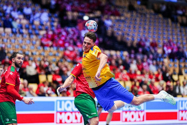 Throw Goal Daniel Stanciuc Romania, 44 DEN, Portugal vs Romania, Handball, EHF European Championship 2026, Group B, Matchday 1, 16 01 2026 DEN, Portugal vs Romania, Handball, EHF European Championship 2026, Group B, Matchday 1, 16 01 2026 Herning Copyright: xEibner-Pressefoto MarcelxvonxFehrnx EP_MFN