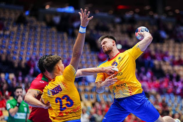 Throw Goal Ionut Stanescu Romania, 25 DEN, Portugal vs Romania, Handball, EHF European Championship 2026, Group B, Matchday 1, 16 01 2026 DEN, Portugal vs Romania, Handball, EHF European Championship 2026, Group B, Matchday 1, 16 01 2026 Herning Copyright: xEibner-Pressefoto MarcelxvonxFehrnx EP_MFN