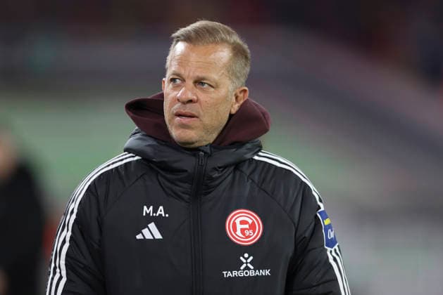Coach Markus Anfang Fortuna Düsseldorf looks on during the 2 Bundesliga match between Fortuna Düsseldorf and Arminia Bielefeld, Merkur Spiel Arena on January 16, 2026 in Düsseldorf, Germany Photo by Oliver Kaelke DeFodi Images Coach Markus Anfang Fortuna Düsseldorf looks on during the 2 Bundesliga match between Fortuna Düsseldorf and Arminia Bielefeld at Merkur Spiel Arena on January 16, 2026 in Düsseldorf, Germany Photo by Oliver Kaelke DeFodi Images Photo by Oliver Kaelke DeFodi Images