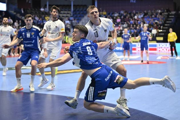 KRISTIANSTAD, SVERIGE 20260116 Iceland s Bjarki Mar Elisson and Italy s Giacomo Savini in action during the 2026 EHF European Men s Handball Championship the EHF Euro 2026 match between Iceland and Italy at Kristianstad Arena, in Kristianstad, Sweden, on January 16, 2026 KRISTIANSTAD SVERIGE x50090x  Copyright: xJohanxNilsson TTx EHF EURO 2026 ICELAND-ITALY