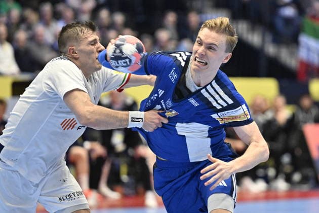 KRISTIANSTAD, SWEDEN 20260116 Italy s Marco Mengon and Iceland s Gisli Kristjansson in action during the 2026 EHF European Men s Handball Championship the EHF Euro 2026 match between Iceland and Italy at Kristianstad Arena, in Kristianstad, Sweden, on January 16, 2026 KRISTIANSTAD SWEDEN x50090x  Copyright: xJohanxNilsson TTx EHF EURO 2026 ICELAND-ITALY