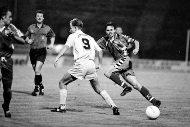 CFC vs FC Saarbrücken 24.08.1994, Chemnitz,2. Spieltag - 2. Bundesliga - Saison 1994 1995 Mittwoch, 24. August 1994, 19:30 Uhr Sportforum, Chemnitz Zuschauer: 2.750 Schiedsrichter: Rüdiger (Bad Salzdetfurth) (rechts) Ulf Mehlhorn Sachsen BRD *** CFC vs FC Saarbrücken 24 08 1994, Chemnitz,2 Matchday 2 Bundesliga Season 1994 1995 Wednesday, August 24, 1994, 7 30 pm Sportforum, Chemnitz Spectators 2 750 Referee Rüdiger Bad Salzdetfurth right Ulf Mehlhorn Saxony BRD