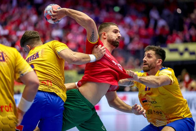 16 01 2026, Handball, Men s EHF EURO 2026, Portugal Romania, Jyske Bank Boxing in Herning, Denmark, Preliminary Round xp70 in duel against Tudor Botea Romania 06 Dan Emil Racotea Romania 17 Denmark