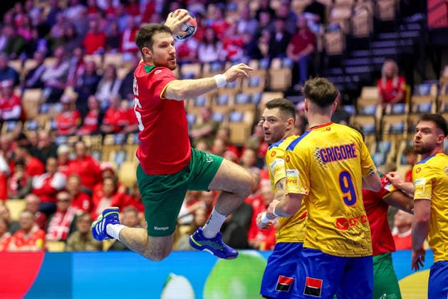 16 01 2026, Handball, Men s EHF EURO 2026, Portugal Romania, Jyske Bank Boxen in Herning, Denmark, Preliminary Round Joao Pedro Vinhas Silva Gomes Portugal 66 Sorin Paul Grigore Romania 09 Denmark