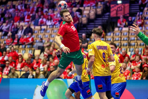16 01 2026, Handball, Men s EHF EURO 2026, Portugal Romania, Jyske Bank Boxen in Herning, Denmark, Preliminary Round Joao Pedro Vinhas Silva Gomes Portugal 66 Sorin Paul Grigore Romania 09 Denmark