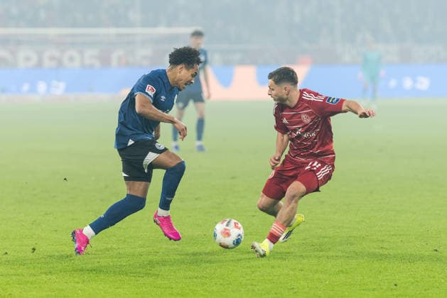 2 Soccer Bundesliga Fortuna Düsseldorf 1895 DSC Arminia Bielefeld 16 01 2026 duel Monju Thaddäus Momuluh DSC Arminia Bielefeld, 14 , Florent Muslija Fortuna Düsseldorf, 24 2 Soccer Bundesliga, Fortuna Düsseldorf 1895 DSC Arminia Bielefeld, Düsseldorf, Merkur Spiel Arena on 16 01 2026 DFL REGULATIONS PROHIBIT ANY USE OF PHOTOGRAPHS AS IMAGE SEQUENCES AND OR QUASI VIDEO Copyright: xBEAUTIFULxSPORTS Wunderlx