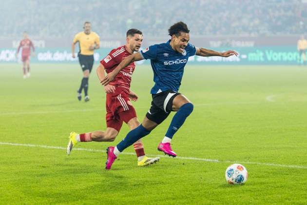 2 Soccer Bundesliga Fortuna Düsseldorf 1895 DSC Arminia Bielefeld 16 01 2026 duel Florent Muslija Fortuna Düsseldorf, 24 , Monju Thaddäus Momuluh DSC Arminia Bielefeld, 14 2 Soccer Bundesliga, Fortuna Düsseldorf 1895 DSC Arminia Bielefeld, Düsseldorf, Merkur Spiel Arena on 16 01 2026 DFL REGULATIONS PROHIBIT ANY USE OF PHOTOGRAPHS AS IMAGE SEQUENCES AND OR QUASI VIDEO Copyright: xBEAUTIFULxSPORTS Wunderlx