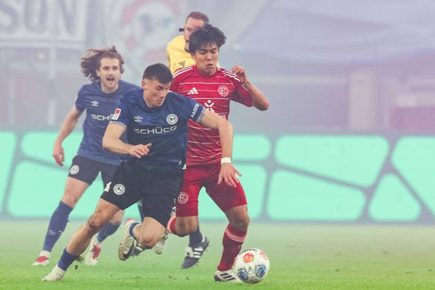 Soccer 2 Bundesliga 18 Matchday Fortuna Düsseldorf DSC Arminia Bielefeld on 16 01 2026 at Merkur Spiel Arena in Düsseldorf Semir Telalovic Bielefeld , left Satoshi Tanaka Düsseldorf , right DFL regulations prohibit any use of photographs as image sequences and or quasi video xJRx