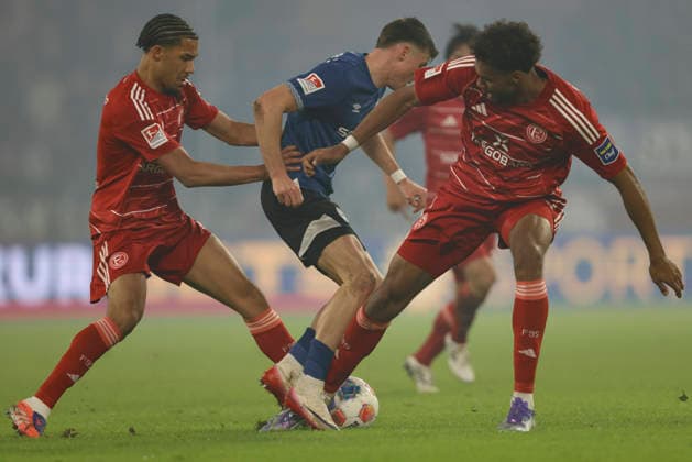 Kenneth Schmidt Fortuna Düsseldorf , Semir Telalovic Arminia Bielefeld and Elias Egouli Fortuna Düsseldorf in a duel during the 2 Bundesliga match between Fortuna Düsseldorf and Arminia Bielefeld, Merkur Spiel Arena on January 16, 2026 in Düsseldorf, Germany Photo by Oliver Kaelke DeFodi Images Kenneth Schmidt Fortuna Düsseldorf , Semir Telalovic Arminia Bielefeld and Elias Egouli Fortuna Düsseldorf battle for the ball during the 2 Bundesliga match between Fortuna Düsseldorf and Arminia Bielefeld at Merkur Spiel Arena on January 16, 2026 in Düsseldorf, Germany Photo by Oliver Kaelke DeFodi Images Photo by Oliver Kaelke DeFodi Images