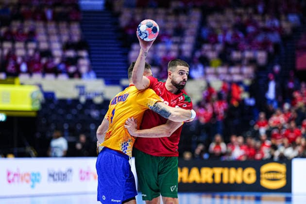 Robert Militaru Romania, 08 , Martim Costa Portugal, 79 DEN, Portugal vs Romania, Handball, EHF European Championship 2026, Group B, Matchday 1, 16 01 2026 DEN, Portugal vs Romania, Handball, EHF European Championship 2026, Group B, Matchday 1, 16 01 2026 Herning Copyright: xEibner-Pressefoto MarcelxvonxFehrnx EP_MFN