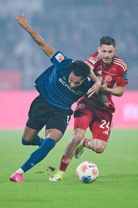 16 01 2026, Soccer, 2 Bundesliga, Matchday 18 Season 2025 2026, Fortuna Düsseldorf DSC Arminia Bielefeld, Monju Momuluh DSC Arminia Bielefeld , Florent Muslija Fortuna Düsseldorf xRHR PHOTO TKx Copyright: RHR-FOTOx RHR-FOTO TK