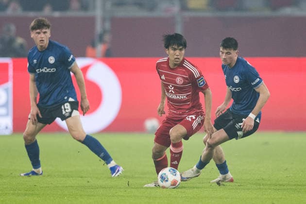 2 Soccer Bundesliga Fortuna Düsseldorf 1895 DSC Arminia Bielefeld 16 01 2026 duel Satoshi Tanaka Fortuna Düsseldorf, 16 , Semir Telalovic DSC Arminia Bielefeld, 7 2 Soccer Bundesliga, Fortuna Düsseldorf 1895 DSC Arminia Bielefeld, Düsseldorf, Merkur Spiel Arena on 16 01 2026 DFL REGULATIONS PROHIBIT ANY USE OF PHOTOGRAPHS AS IMAGE SEQUENCES AND OR QUASI VIDEO Copyright: xBEAUTIFULxSPORTS Wunderlx