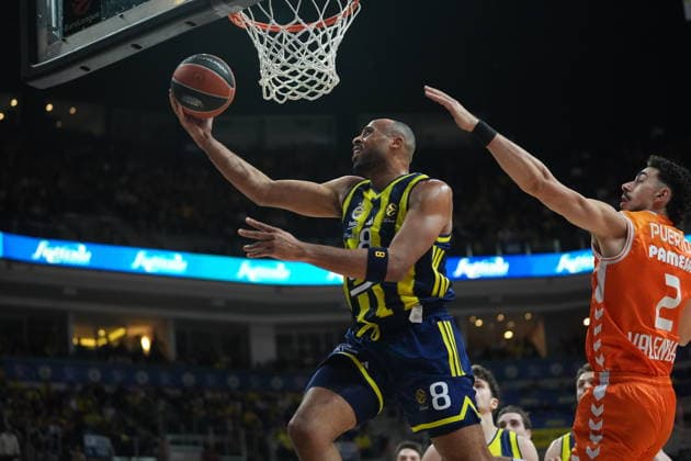 Fenerbahce Beko v Valencia Basket - EuroLeague ISTANBUL, TURKIYE - JANUARY 16: Talen Horton-Tucker (8) of Fenerbahce Beko in action against Josep Puerto (2) of Valencia Basket during the EuroLeague week 22 basketball match between Fenerbahce Beko and Valencia Basket at Ulker Sports and Event Hall in Istanbul, Turkiye on January 16, 2026. Beyza Comert Anadolu Istanbul Turkey. Editorial use only. Please get in touch for any other usage.  Copyright: x2026xAnadoluxBeyzaxComertx