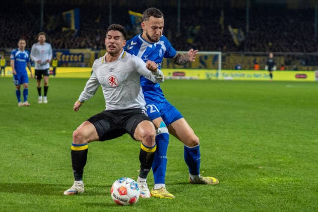 Germany, Soccer, 2 Bundesliga, Eintracht Braunschweig 1 FC Magdeburg on 16 01 in Braunschweig Eintracht Stadion Robin Heußer Eintracht Braunschweig 30 Falko Michel 1 FC Magdeburg 21 Copyright: xSvenxHeidmannx