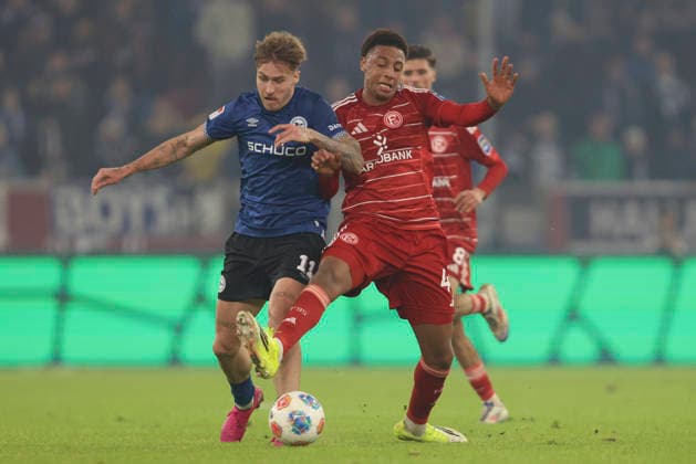 Joel Grodowski Arminia Bielefeld and Sima Suso Fortuna Düsseldorf in a duel during the 2 Bundesliga match between Fortuna Düsseldorf and Arminia Bielefeld, Merkur Spiel Arena on January 16, 2026 in Düsseldorf, Germany Photo by Oliver Kaelke DeFodi Images Joel Grodowski Arminia Bielefeld and Sima Suso Fortuna Düsseldorf battle for the ball during the 2 Bundesliga match between Fortuna Düsseldorf and Arminia Bielefeld at Merkur Spiel Arena on January 16, 2026 in Düsseldorf, Germany Photo by Oliver Kaelke DeFodi Images Photo by Oliver Kaelke DeFodi Images