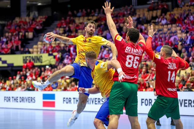 16 01 2026, Handball, Men s EHF EURO 2026, Portugal Romania, Jyske Bank Boxen in Herning, Denmark, Preliminary Round Dan Emil Racotea Romania 17 vs Ricardo Caldeira Brandao Portugal 86 Rui Sousa Martins Silva Portugal 14 Denmark