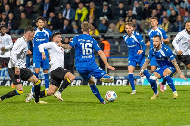 Germany, Soccer, 2 Bundesliga, Eintracht Braunschweig 1 FC Magdeburg on 16 01 in Braunschweig Eintracht Stadion Marcus Mathisen 1 FC Magdeburg 16 Robin Heußer Eintracht Braunschweig 30 Erencan Yardimci Eintracht Braunschweig 9 Copyright: xSvenxHeidmannx