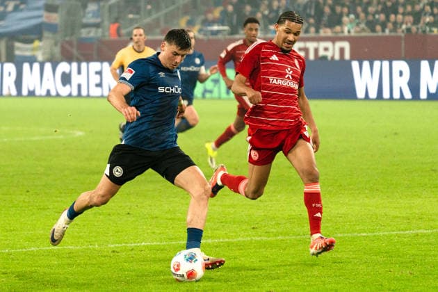 Germany 2 Bundesliga 2025 26 Fortuna Düsseldorf vs Arminia Bielefeld 18 Matchday 16 01 2026 Merkur Spiel Arena Nordrhein Westfalen Semir Telalovic Arminia Bielefeld, 7 Kenneth Schmidt Fortuna Düsseldorf, 4 Copyright: xCelinaxLeiersx