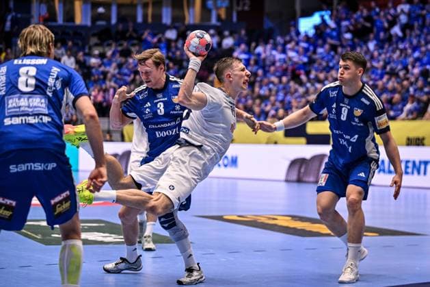 Simone Mengon of Italy during Men s EHF Euro 2026 - Iceland vs Italy, Handball match in Kristianstad, Sweden, January 16 2026  Copyright: xLuigixCanu IPAxSportx xipa-agency.netx xx IPA_70140988 IPA_Agency_IPA70140988