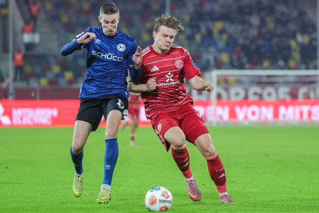 Soccer 2 Bundesliga 18 Matchday Fortuna Düsseldorf DSC Arminia Bielefeld on 16 01 2026 at Merkur Spiel Arena in Düsseldorf Arne Sicker Bielefeld , left Christian Rasmussen Düsseldorf , right DFL regulations prohibit any use of photographs as image sequences and or quasi video xJRx