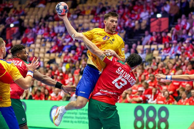 16 01 2026, Handball, Men s EHF EURO 2026, Portugal Romania, Jyske Bank Boxing in Herning, Denmark, Preliminary Round Iosif Andrei Buzle Romania 47 in a duel against Rocha Nogueira Portugal 13 Denmark