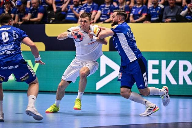Simone Mengon of Italy during Men s EHF Euro 2026 - Iceland vs Italy, Handball match in Kristianstad, Sweden, January 16 2026  Copyright: xLuigixCanu IPAxSportx xipa-agency.netx xx IPA_70141394 IPA_Agency_IPA70141394