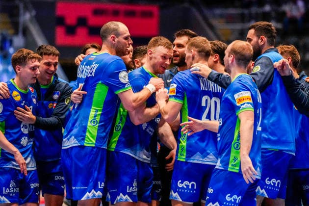 European Handball Championship, Slovenia Montenegro Baerum 20260116 Players from Slovenia cheer after the European Championship handball match between Slovenia and Montenegro in Unity arena Photo Cornelius Poppe NTB Baerum Norway EDITORIAL USE ONLY RESTRICTED USE FOR BETTING COMPANIES  Copyright: xCorneliusxPoppex xNTBx