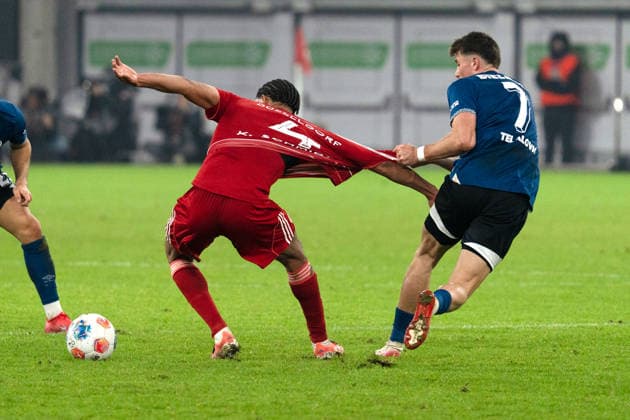 Germany 2 Bundesliga 2025 26 Fortuna Düsseldorf vs Arminia Bielefeld 18 Matchday 16 01 2026 Merkur Spiel Arena Nordrhein Westfalen Kenneth Schmidt Fortuna Düsseldorf, 4 Semir Telalovic Arminia Bielefeld, 7 Copyright: xCelinaxLeiersx