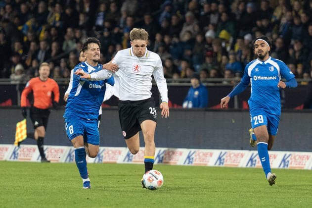 Germany, Soccer, 2 Bundesliga, Eintracht Braunschweig 1 FC Magdeburg on 16 01 in Braunschweig Eintracht Stadion Lukas Frenkert Eintracht Braunschweig 29 and Laurin Ulrich 1 FC Magdeburg 8 Copyright: xSvenxHeidmannx