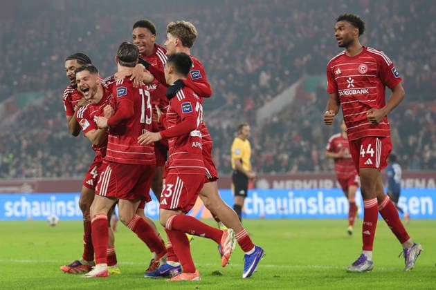 Cedric Itten Fortuna Düsseldorf goal celebration, celebrates with his team after scoring his team s first goal with teammates during the 2 Bundesliga match between Fortuna Düsseldorf and Arminia Bielefeld, Merkur Spiel Arena on January 16, 2026 in Düsseldorf, Germany, Germany Photo by Oliver Kaelke DeFodi Images Cedric Itten Fortuna Düsseldorf celebrates after scoring his team s first goal with teammates during the 2 Bundesliga match between Fortuna Düsseldorf and Arminia Bielefeld at Merkur Spiel Arena on January 16, 2026 in Düsseldorf, Germany Photo by Oliver Kaelke DeFodi Images Photo by Oliver Kaelke DeFodi Images