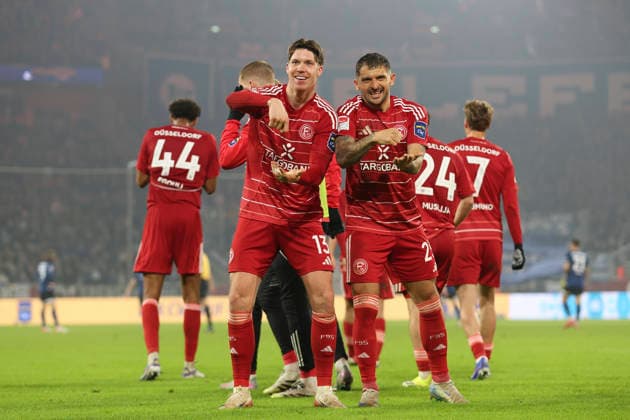 Cedric Itten Fortuna Düsseldorf goal celebration, celebrates with his team after scoring his team s first goal with teammates during the 2 Bundesliga match between Fortuna Düsseldorf and Arminia Bielefeld, Merkur Spiel Arena on January 16, 2026 in Düsseldorf, Germany, Germany Photo by Oliver Kaelke DeFodi Images Cedric Itten Fortuna Düsseldorf celebrates after scoring his team s first goal with teammates during the 2 Bundesliga match between Fortuna Düsseldorf and Arminia Bielefeld at Merkur Spiel Arena on January 16, 2026 in Düsseldorf, Germany Photo by Oliver Kaelke DeFodi Images Photo by Oliver Kaelke DeFodi Images