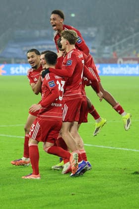 GER, 2 FBL Fortuna Duesseldorf vs Arminia Bielefeld 16 01 2026, Merkur Spiel Arena, Duesseldorf, GER, 2 FBL Fortuna Duesseldorf vs Arminia Bielefeld , pictured 1 0 for Duesseldorf by Cedric Itten Fortuna Duesseldorf 13 , Goal celebration, with Shinta Appelkamp Fortuna Duesseldorf 23 , Florent Muslija Fortuna Duesseldorf 24 , Kenneth Schmidt Fortuna Duesseldorf 4 , Luca Raimund Fortuna Duesseldorf 7 , Sima Suso Fortuna Duesseldorf 46 , nordphotoxGmbHx xMeuter nph00351