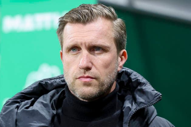 Sportvorstand Markus Kroesche (Eintracht Frankfurt) schaut, Bundesliga, SV Werder Bremen v Eintracht Frankfurt, Weserstadion am 16. January 2026 in Bremen, Deutschland. (Foto von Marco Steinbrenner DeFodi Images) Sportvorstand Markus Kroesche (Eintracht Frankfurt) looks on, Bundesliga, SV Werder Bremen v Eintracht Frankfurt, Weserstadion, January 16, 2026 in Bremen, Germany. (Photo by Marco Steinbrenner DeFodi Images) DFL regulations prohibit any use of photographs as image sequences and or quasi-video. - *** Sportvorstand Markus Kroesche Eintracht Frankfurt looks on, Bundesliga, SV Werder Bremen v Eintracht Frankfurt, Weserstadion on January 16, 2026 in Bremen, Germany Photo by Marco Steinbrenner DeFodi Images Sportvorstand Markus Kroesche Eintracht Frankfurt looks on, Bundesliga, SV Werder Bremen v Eintracht Frankfurt, Weserstadion, January 16, 2026 in Bremen, Germany Photo by Marco Steinbrenner DeFodi Images DFL regulations prohibit any use of photographs as image sequences and or quasi video