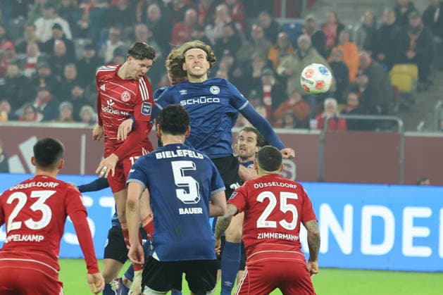 GER, 2 FBL Fortuna Duesseldorf vs Arminia Bielefeld 16 01 2026, Merkur Spiel Arena, Duesseldorf, GER, 2 FBL Fortuna Duesseldorf vs Arminia Bielefeld , pictured 1 0 for Duesseldorf by Cedric Itten Fortuna Duesseldorf 13 , goal celebration jubilation, with Matthias Zimmermann Fortuna Duesseldorf 25 , nordphotoxGmbHx xMeuter nph00351