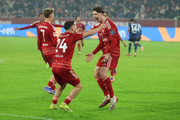 GER, 2 FBL Fortuna Duesseldorf vs Arminia Bielefeld 16 01 2026, Merkur Spiel Arena, Duesseldorf, GER, 2 FBL Fortuna Duesseldorf vs Arminia Bielefeld , pictured 1 0 for Duesseldorf by Cedric Itten Fortuna Duesseldorf 13 , goal celebration jubilation, with Shinta Appelkamp Fortuna Duesseldorf 23 , Florent Muslija Fortuna Duesseldorf 24 , nordphotoxGmbHx xMeuter nph00351