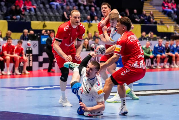 European Handball Championship, Faroe Islands Switzerland Baerum 20260116 The Faroe Islands Oli Mittun, Switzerland s Gino Steenaerts left and Lenny Rubin left during the EC handball match between the Faroe Islands and Switzerland in the Unity arena Photo Cornelius Poppe NTB Baerum Norway EDITORIAL USE ONLY RESTRICTED USE FOR BETTING COMPANIES  Copyright: xCorneliusxPoppex xNTBx