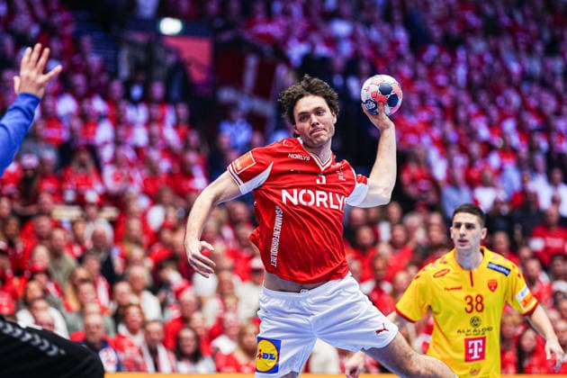 Throw Goal Niclas Kirkeloekke Denmark, 03 DEN, Denmark vs North Macedonia, Handball, EHF European Championship 2026, Group B, Matchday 1, 16 01 2026 DEN, Denmark vs North Macedonia, Handball, EHF European Championship 2026, Group B, Matchday 1, 16 01 2026 Herning Copyright: xEibner-Pressefoto MarcelxvonxFehrnx EP_MFN