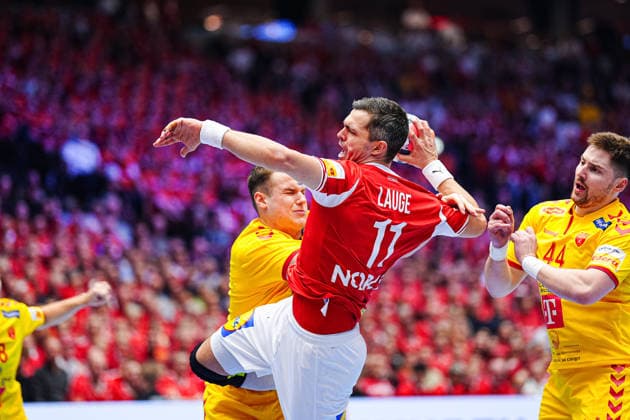 Samoil Ristevski North Macedonia, 31 , Rasmus Lauge Denmark, 11 DEN, Denmark vs North Macedonia, Handball, EHF European Championship 2026, Group B, Matchday 1, 16 01 2026 DEN, Denmark vs North Macedonia, Handball, EHF European Championship 2026, Group B, Matchday 1, 16 01 2026 Herning Copyright: xEibner-Pressefoto MarcelxvonxFehrnx EP_MFN