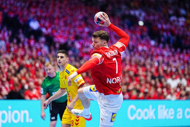 7 meter throw goal Emil Jakobsen Denmark, 07 DEN, Denmark vs North Macedonia, Handball, EHF European Championship 2026, Group B, Matchday 1, 16 01 2026 DEN, Denmark vs North Macedonia, Handball, EHF European Championship 2026, Group B, Matchday 1, 16 01 2026 Herning Copyright: xEibner-Pressefoto MarcelxvonxFehrnx EP_MFN