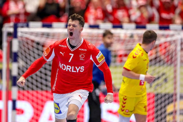16 01 2026, Handball, Men s EHF EURO 2026, Denmark North Macedonia, Jyske Bank Boxen in Herning, Denmark, Preliminary Round Emil Jakobsen Denmark 07 cheering Denmark