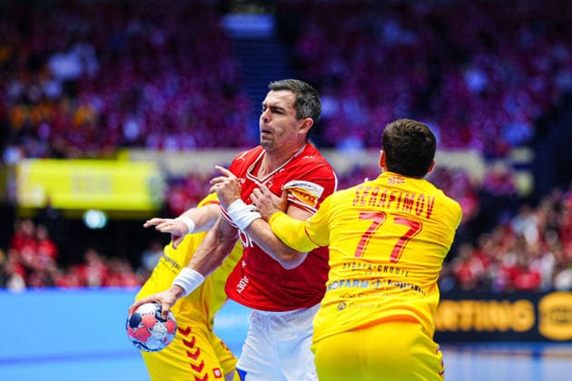 Rasmus Lauge Denmark, 11 , Martin Serafimov North Macedonia, 77 DEN, Denmark vs North Macedonia, Handball, EHF European Championship 2026, Group B, Matchday 1, 16 01 2026 DEN, Denmark vs North Macedonia, Handball, EHF European Championship 2026, Group B, Matchday 1, 16 01 2026 Herning Copyright: xEibner-Pressefoto MarcelxvonxFehrnx EP_MFN