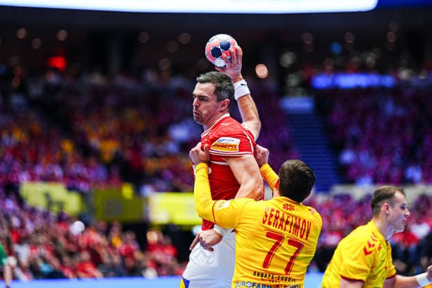 Rasmus Lauge Denmark, 11 , Martin Serafimov North Macedonia, 77 DEN, Denmark vs North Macedonia, Handball, EHF European Championship 2026, Group B, Matchday 1, 16 01 2026 DEN, Denmark vs North Macedonia, Handball, EHF European Championship 2026, Group B, Matchday 1, 16 01 2026 Herning Copyright: xEibner-Pressefoto MarcelxvonxFehrnx EP_MFN
