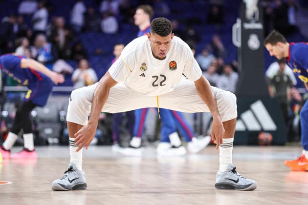January 16, 2026, Madrid, Madrid, Spain: Walter Tavares of Real Madrid warms up during the Turkish Airlines EuroLeague Regular Season Round 22 match between Real Madrid and FC Barcelona, Barca at Movistar Arena on January 16 2026, in Madrid, Spain. Madrid Spain - ZUMAa181 20260116_zaa_a181_070 Copyright: xIrinaxR.xHipolitox