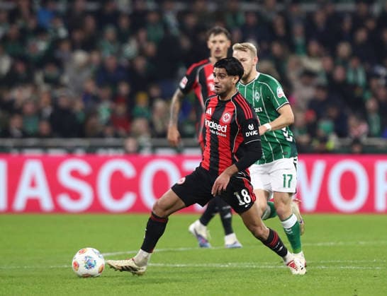 16.01.2026, xtgx, Fussball 1.Bundesliga, SV Werder Bremen - Eintracht Frankfurt v.l. Mahmoud Dahoud (Eintracht Frankfurt), Marco Grüll (SV Werder Bremen) (DFL DFB REGULATIONS PROHIBIT ANY USE OF PHOTOGRAPHS as IMAGE SEQUENCES and or QUASI-VIDEO) Bremen *** 16 01 2026, xtgx, Soccer 1 Bundesliga, SV Werder Bremen Eintracht Frankfurt v l Mahmoud Dahoud Eintracht Frankfurt , Marco Grüll SV Werder Bremen DFL DFB REGULATIONS PROHIBIT ANY USE OF PHOTOGRAPHS as IMAGE SEQUENCES and or QUASI VIDEO Bremen