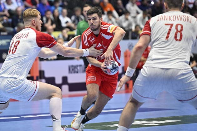 KRISTIANSTAD, SWEDEN 20260116 Hungary s Gergo Fazekas in action against Poland s Tomasz Gebala during the 2026 EHF European Men s Handball Championship the EHF Euro 2026 match between Hungary and Poland at Kristianstad Arena, in Kristianstad, Sweden, on January 16, 2026 KRISTIANSTAD SWEDEN x50090x  Copyright: xJohanxNilsson TTx EHF EURO 2026 HUNGARY-POLAND