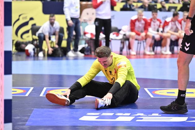 KRISTIANSTAD, SWEDEN 20260116 Poland s goal keeper Jakub Skrzyniarz is injured during the 2026 EHF European Men s Handball Championship the EHF Euro 2026 match between Hungary and Poland at Kristianstad Arena, in Kristianstad, Sweden, on January 16, 2026 KRISTIANSTAD SWEDEN x50090x  Copyright: xJohanxNilsson TTx EHF EURO 2026 HUNGARY-POLAND