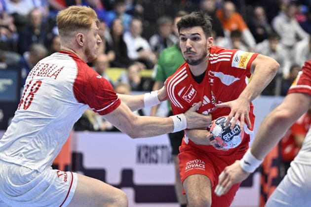 KRISTIANSTAD, SWEDEN 20260116 Hungary s Gergo Fazekas in action against Poland s Tomasz Gebala during the 2026 EHF European Men s Handball Championship the EHF Euro 2026 match between Hungary and Poland at Kristianstad Arena, in Kristianstad, Sweden, on January 16, 2026 KRISTIANSTAD SWEDEN x50090x  Copyright: xJohanxNilsson TTx EHF EURO 2026 HUNGARY-POLAND