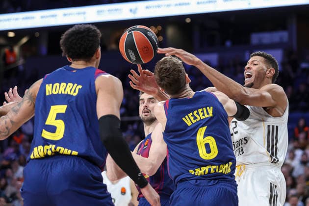 January 16, 2026, Madrid, Madrid, Spain: Jan Vesely of FC Barcelona, Barca and Walter Tavares of Real Madrid in action during the Turkish Airlines EuroLeague Regular Season Round 22 match between Real Madrid and FC Barcelona at Movistar Arena on January 16 2026, in Madrid, Spain. Madrid Spain - ZUMAa181 20260116_zaa_a181_094 Copyright: xIrinaxR.xHipolitox