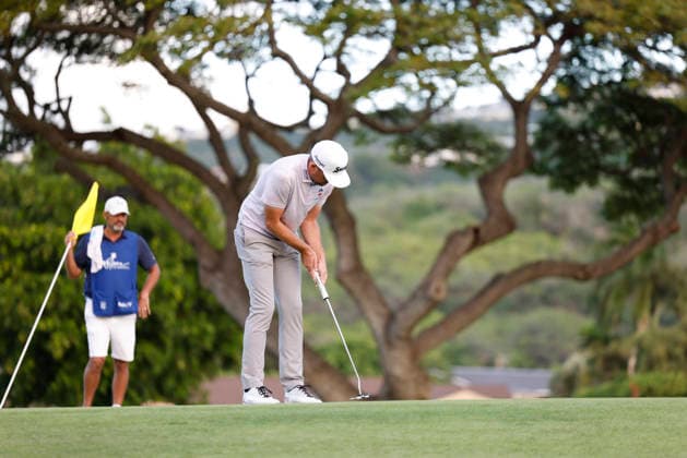 January 16, 2026, Honolulu, Hawaii, USA: KEEGAN BRADLEY putts on the 10th green during Round 2 of the 2026 Sony Open in Honolulu, Hawaii on January 16, 2026. Honolulu USA - ZUMAm310 20260116_zsp_m310_008 Copyright: xElliotxMilesx