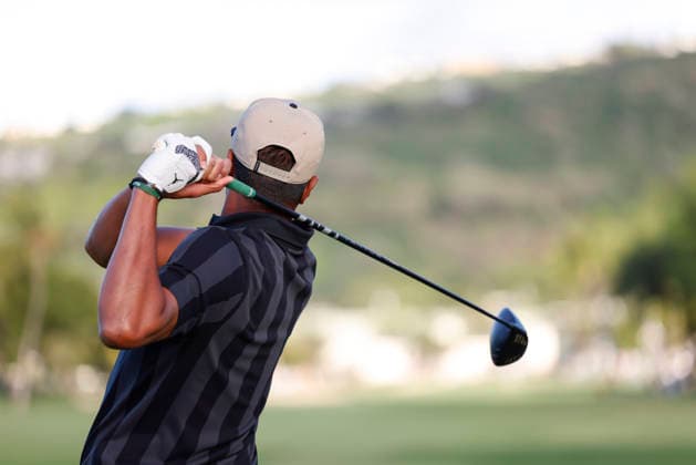 January 16, 2026, Honolulu, Hawaii, USA: TONY FINAU tees off on the 12th during Round 2 of the 2026 Sony Open in Honolulu, Hawaii on January 16, 2026. Honolulu USA - ZUMAm310 20260116_zsp_m310_019 Copyright: xElliotxMilesx